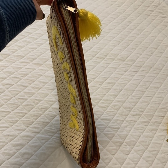 Straw bag clutch purse zippered top yellow tassel pull yellow graphic CELEBASH - Picture 4 of 8